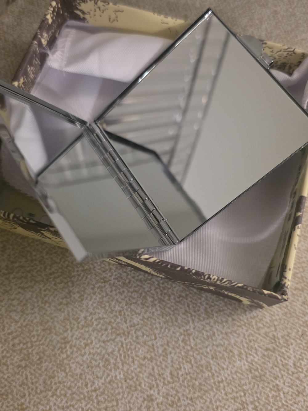 Compact Mirror - Picture 2 of 2